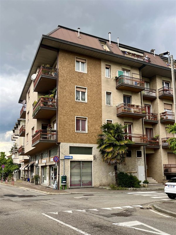 appartamento in vendita a Varese in zona Giubiano