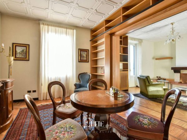 appartamento in vendita a Varese in zona Biumo