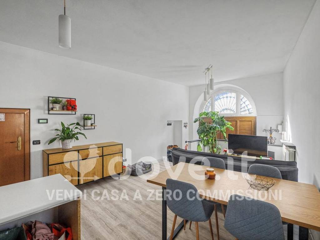 appartamento in vendita a Varese in zona Biumo