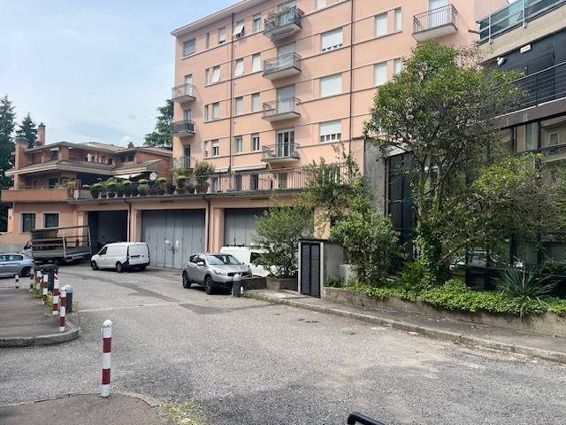 negozio in vendita a Varese in zona Viale Europa