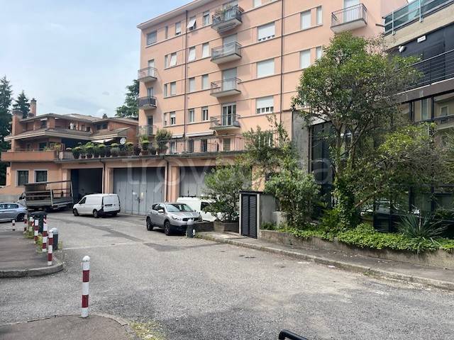 negozio in vendita a Varese in zona Bosto