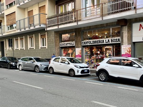 negozio in vendita a Varese in zona Biumo