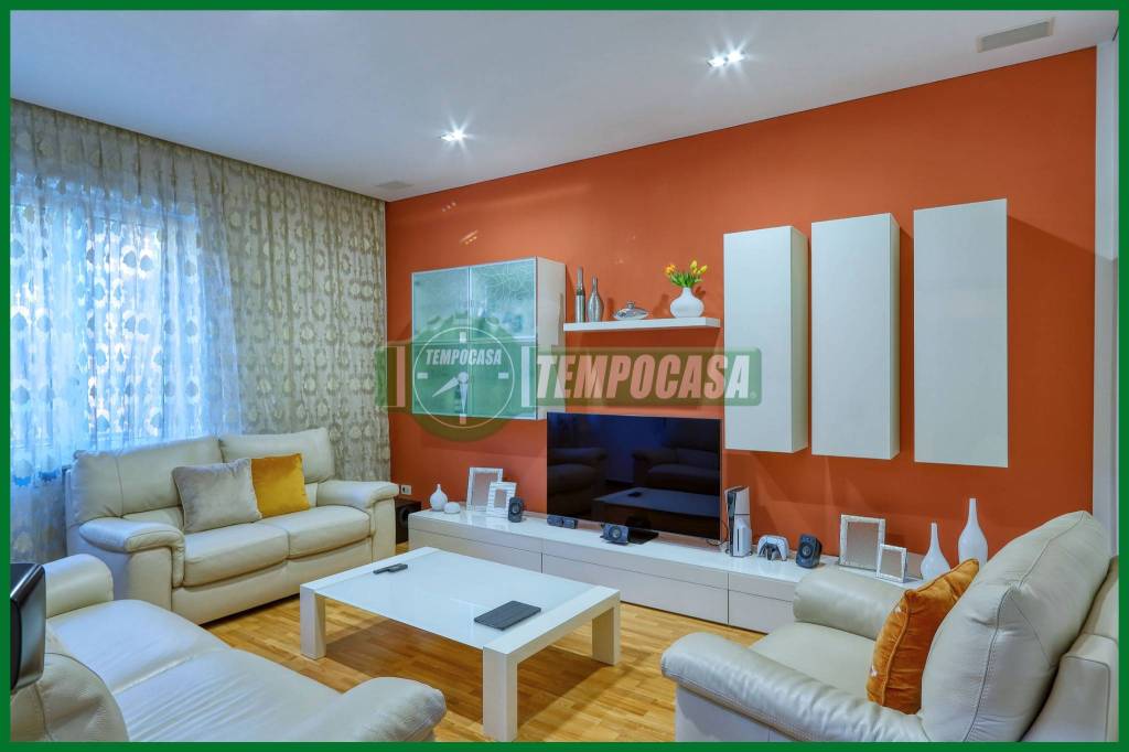 appartamento in vendita a Varese in zona Biumo