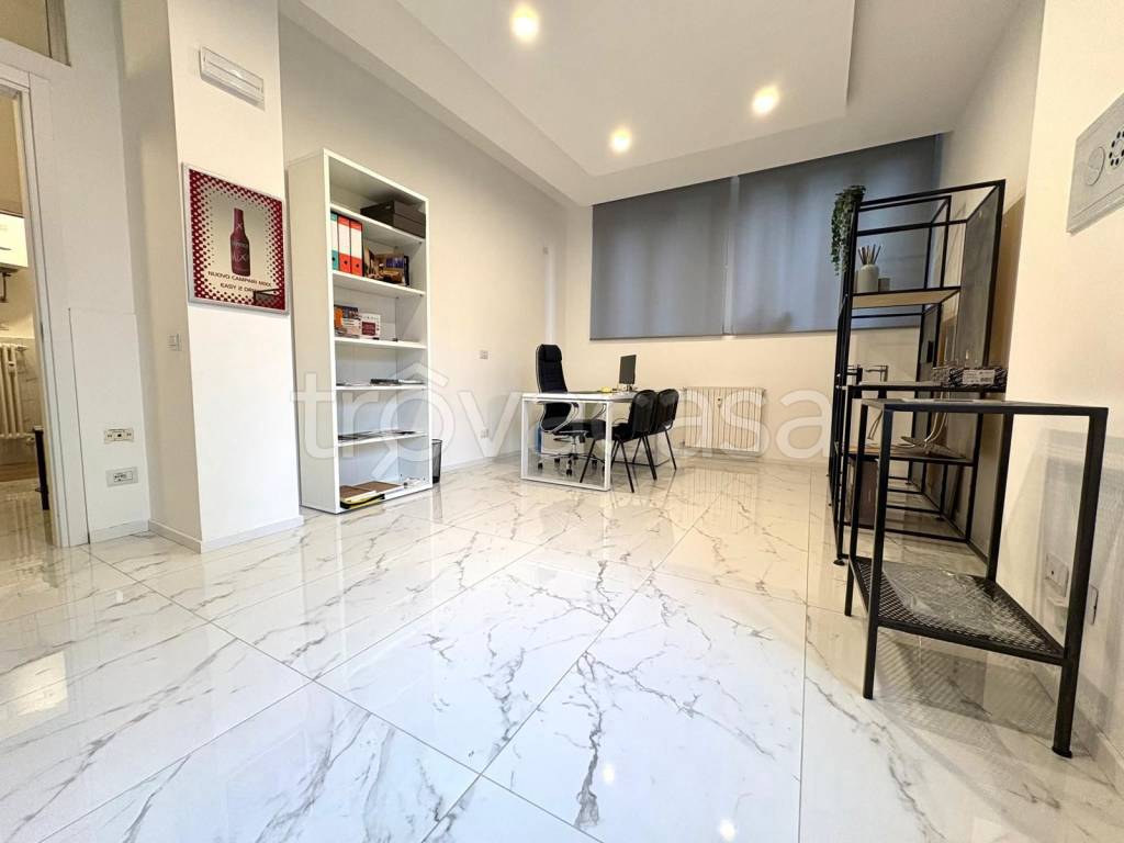 appartamento in vendita a Varese in zona Brunella