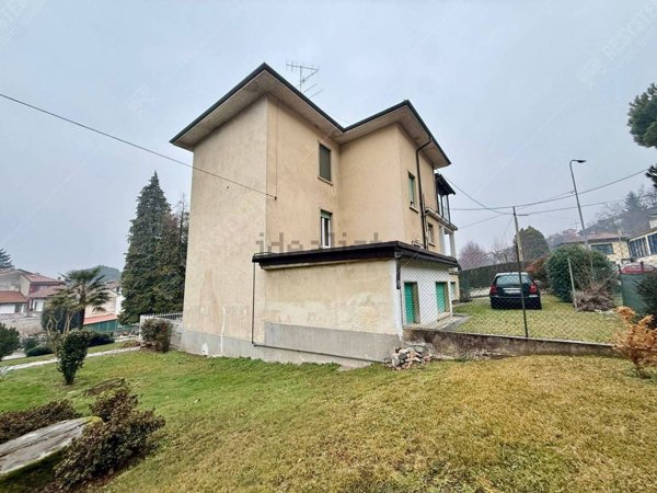 appartamento in vendita a Varese in zona Centro Città