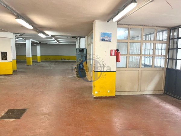 ufficio in vendita a Varese in zona Brunella