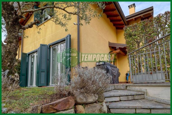 casa indipendente in vendita a Varese in zona Ippodromo