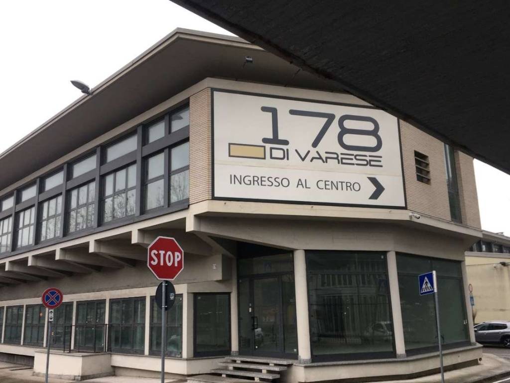 negozio in vendita a Varese in zona Viale Belforte