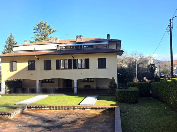 appartamento in vendita a Varese in zona Biumo