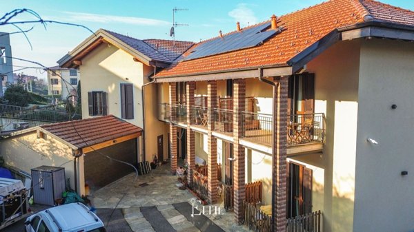 casa indipendente in vendita a Varese in zona Bobbiate