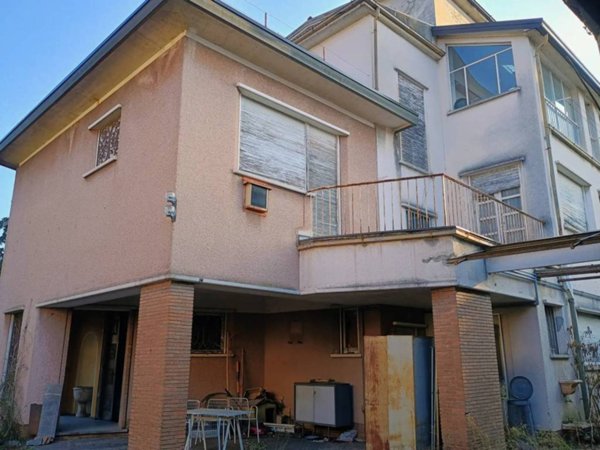 casa indipendente in vendita a Varese in zona Giubiano