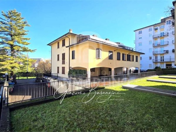 appartamento in vendita a Varese in zona Biumo