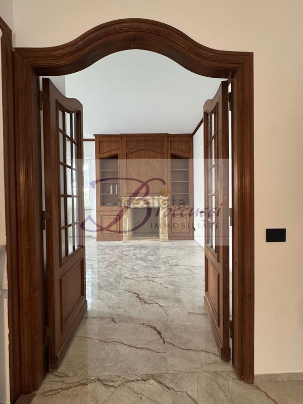 appartamento in vendita a Varese in zona Casbeno