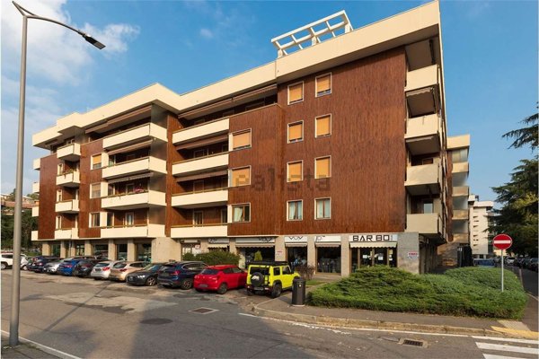 appartamento in vendita a Varese in zona Brunella