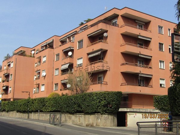 appartamento in vendita a Varese in zona Via Crispi