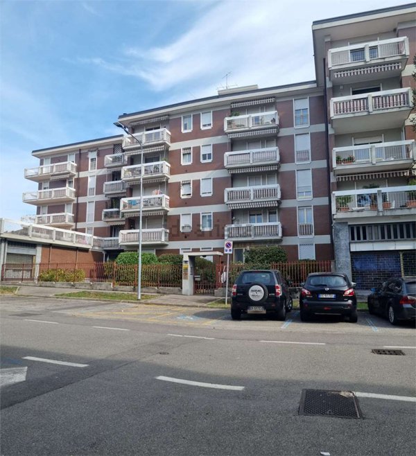 appartamento in vendita a Varese in zona Biumo