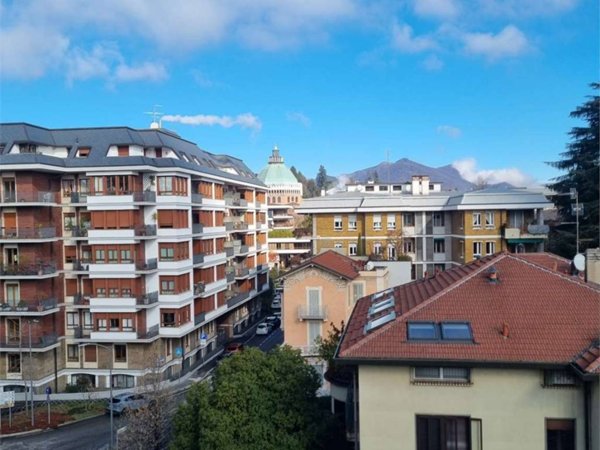 appartamento in vendita a Varese in zona Brunella