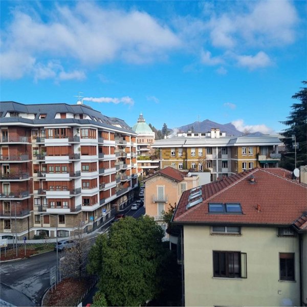 appartamento in vendita a Varese in zona Brunella