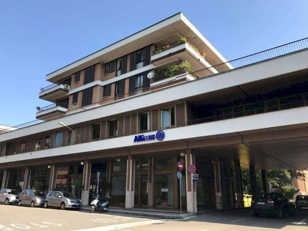 ufficio in vendita a Varese in zona Brunella