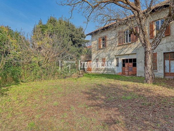 casa indipendente in vendita a Varese in zona Giubiano