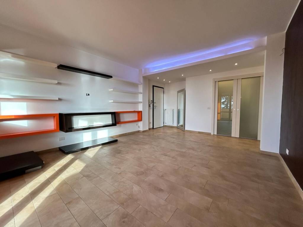 appartamento in vendita a Varese in zona Brunella