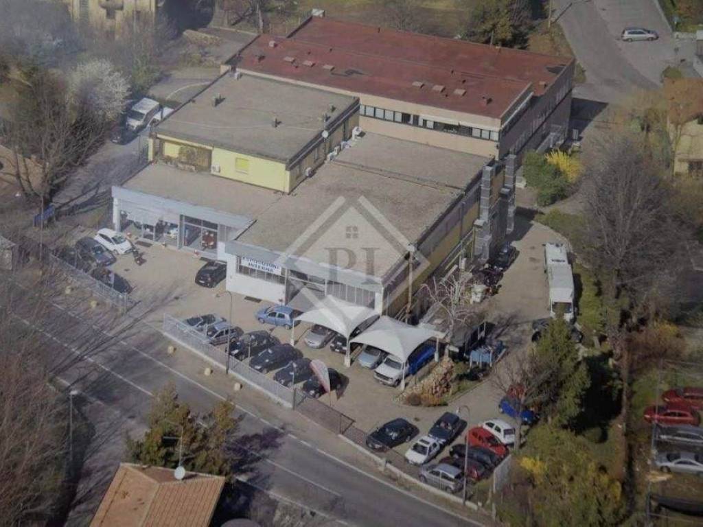 negozio in vendita a Varese in zona Ippodromo