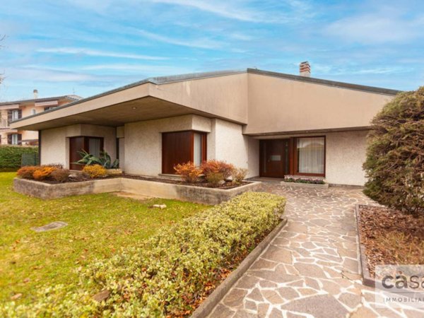 casa indipendente in vendita a Varese in zona Bobbiate