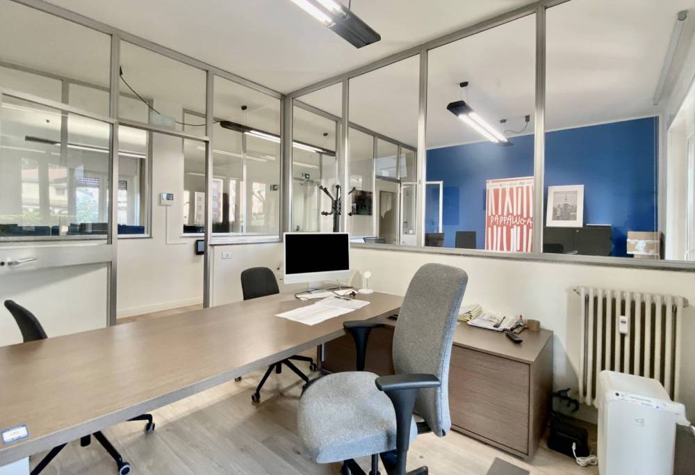 ufficio in vendita a Varese in zona Giubiano