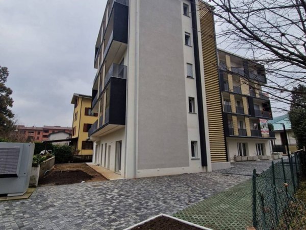 appartamento in vendita a Varese in zona Giubiano