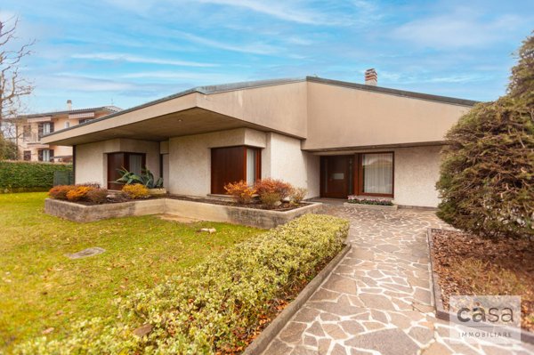 casa indipendente in vendita a Varese in zona Bobbiate