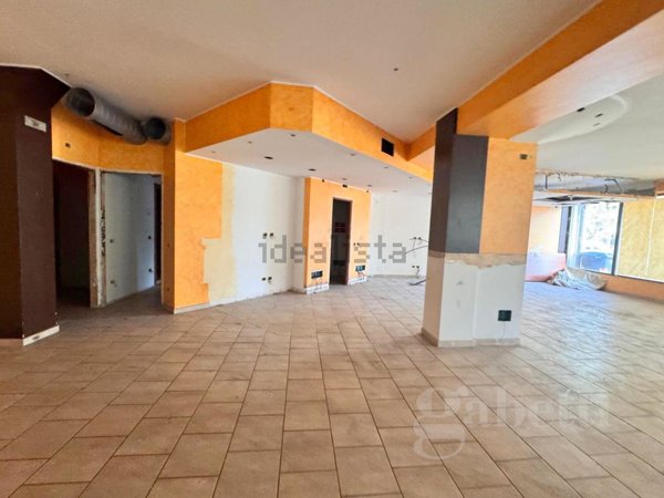 locale commerciale in vendita a Varese in zona Viale Belforte