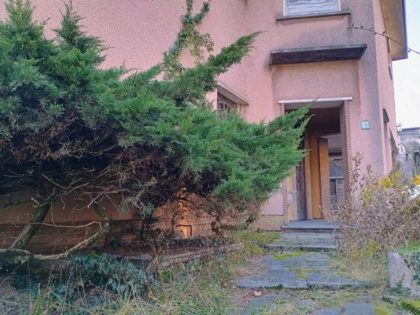 capannone in vendita a Varese in zona Giubiano