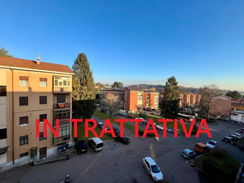 appartamento in vendita a Varese in zona Avigno
