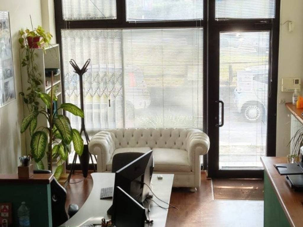 negozio in vendita a Varese in zona Bizzozero