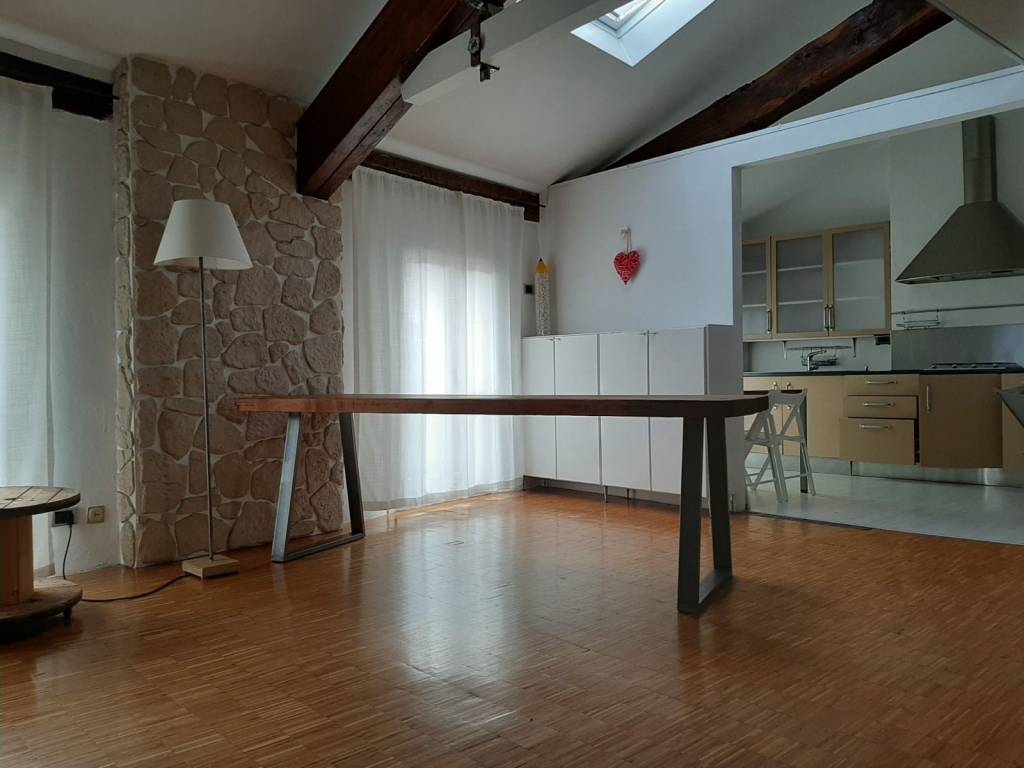 appartamento in vendita a Varese in zona Biumo