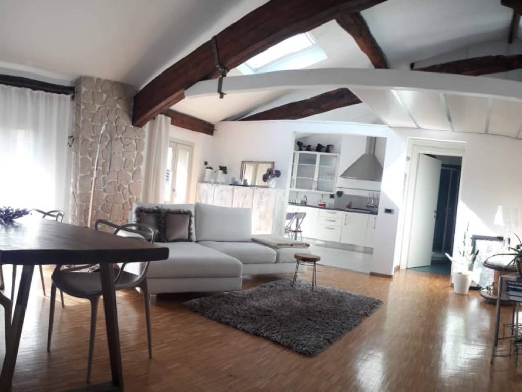 appartamento in vendita a Varese in zona Biumo