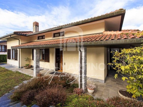 casa indipendente in vendita a Varese in zona San Fermo