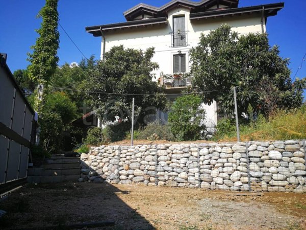 casa indipendente in vendita a Varese in zona Schiranna