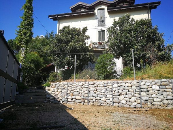casa indipendente in vendita a Varese in zona Casbeno