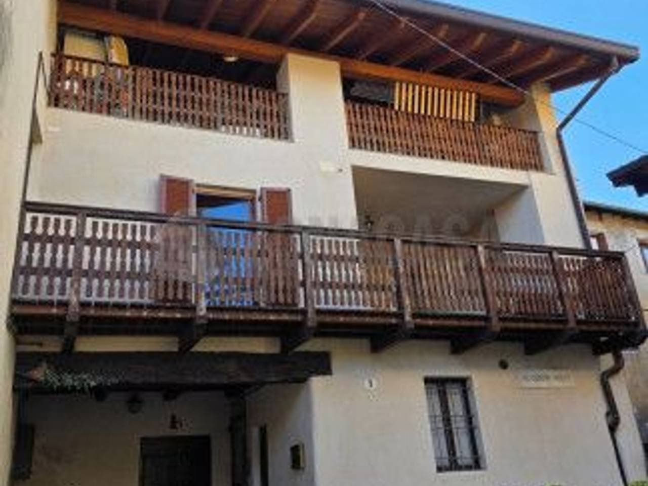 casa indipendente in vendita a Varese in zona Avigno