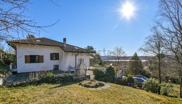 casa indipendente in vendita a Varese in zona Lissago