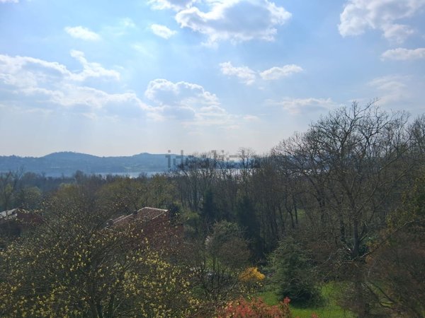 casa indipendente in vendita a Varese in zona Lissago