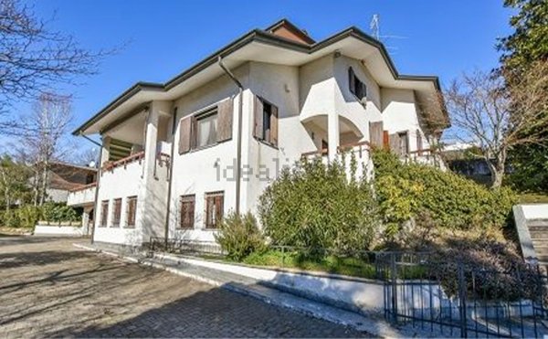 casa indipendente in vendita a Varese in zona Lissago
