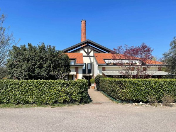 casa indipendente in vendita a Varese in zona Masnago