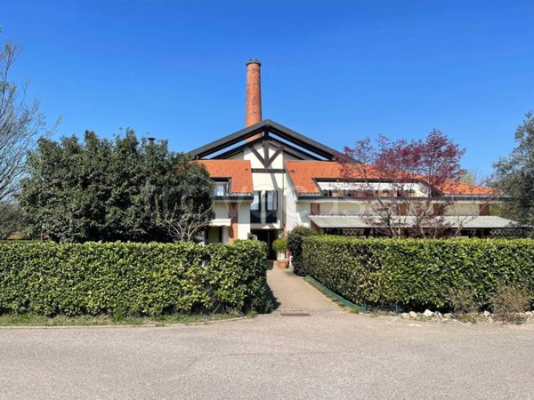 casa indipendente in vendita a Varese in zona Masnago