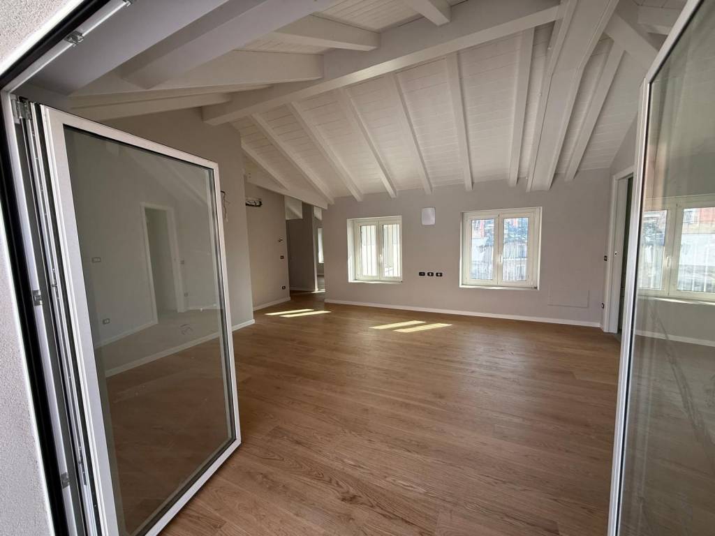 appartamento in vendita a Varese in zona Casbeno