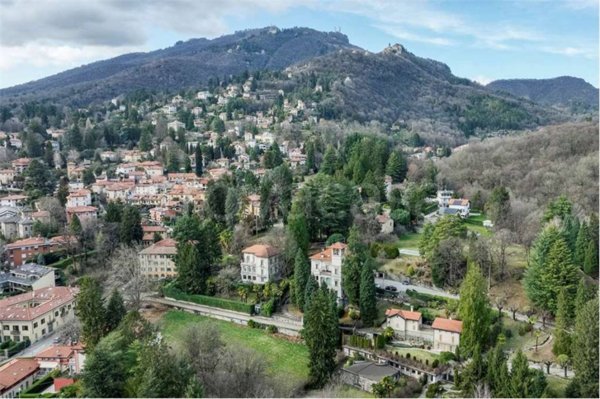 appartamento in vendita a Varese in zona Santa Maria del Monte