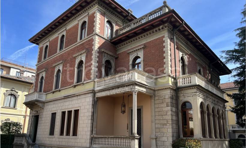 casa indipendente in vendita a Varese in zona Centro Città