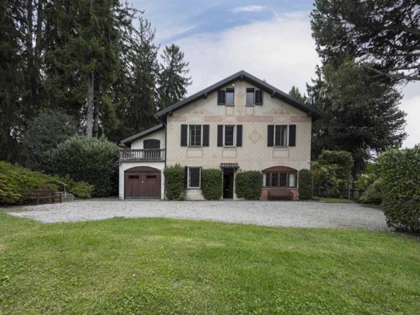 casa indipendente in vendita a Varese in zona Avigno