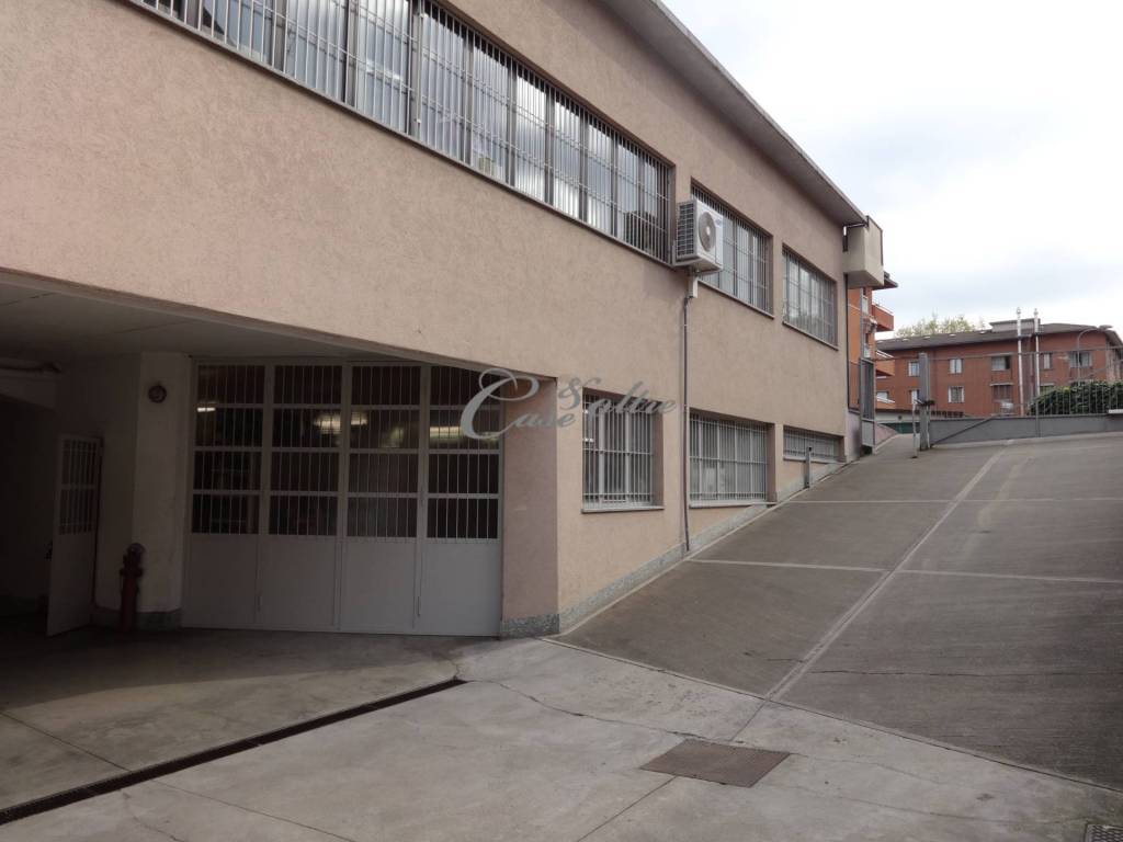 negozio in vendita a Varese in zona Giubiano